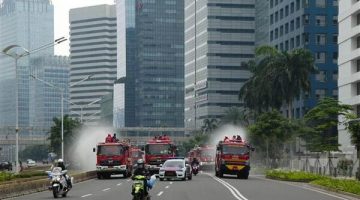 Endonezya’nın başkenti Cakarta’da koronavirüs nedeniyle ilan edilen acil durum uzatıldı