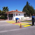 Ayvalik’ta Okul Önlerİndekİ Yaya GeÇİtlerİ Ve Uyari Levhalari Yenİlenİyor (1)