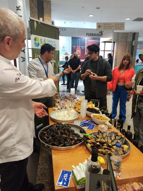 AYVALIK-MUTFAGI-GASTROMASA-GASTRONOMI-KONFERANSINDA-3 AYVALIK MUTFAĞI GASTROMASA GASTRONOMİ KONFERANSINDA