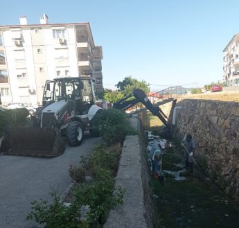 AYVALIKTA-KIS-HAZIRLIKLARI-TAMAMLANDI-EKIPLER-OLUSABILECEK-OLUMSUZLUKLARA-KARSI-TEYAKKUZDA-7-345x329 AYVALIK’TA KIŞ HAZIRLIKLARI TAMAMLANDI