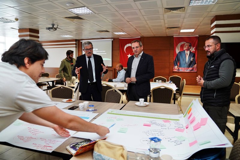 AYVALIK’TA ZEYTİNİN GELECEĞİ TASARLANDI (8)