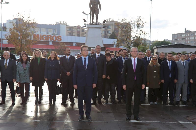 IMG_3323 EDREMİT’TE ÖĞRETMENLER GÜNÜ KUTLANDI