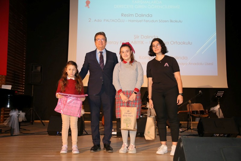 IMG_3438 EDREMİT’TE ÖĞRETMENLER GÜNÜ KUTLANDI