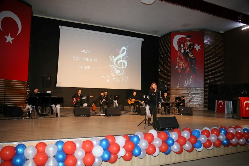 IMG_3471 EDREMİT’TE ÖĞRETMENLER GÜNÜ KUTLANDI