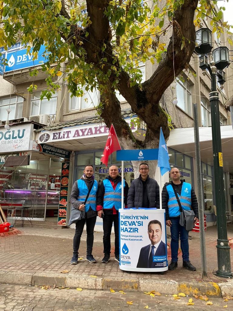 11 DEVA ERDEK MAVİ YELEKLERİYLE SAHADA