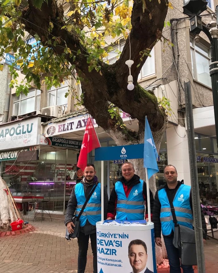 3 DEVA ERDEK MAVİ YELEKLERİYLE SAHADA