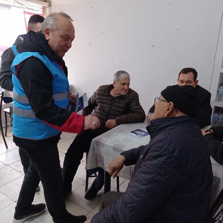 4 DEVA ERDEK MAVİ YELEKLERİYLE SAHADA