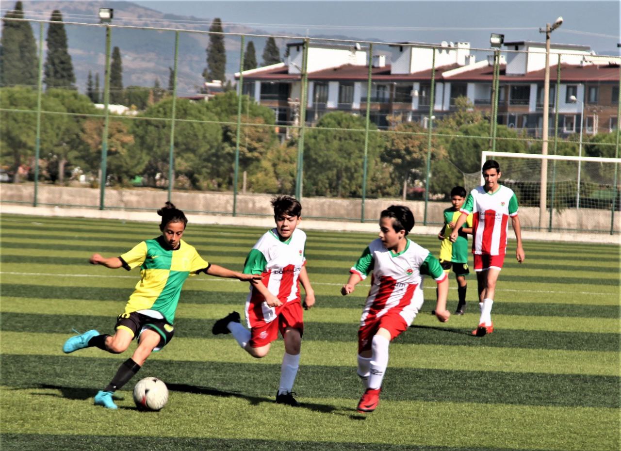 edremitspor-u14-4 EDROLU GENÇLER ŞAMPİYONA YOLUNDA