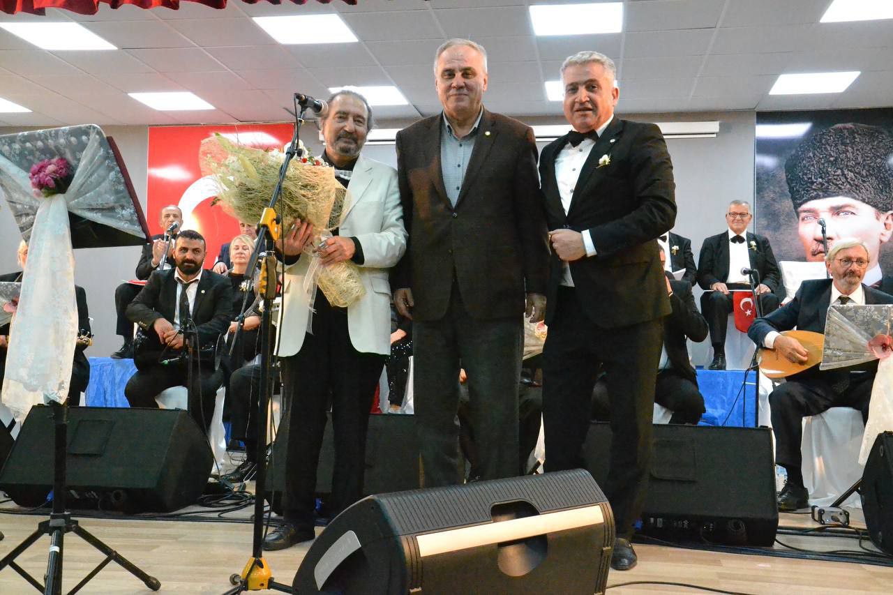 konser-7 EDREMİT BELEDİYESİ’NDEN TÜRKÜ KONSERİ