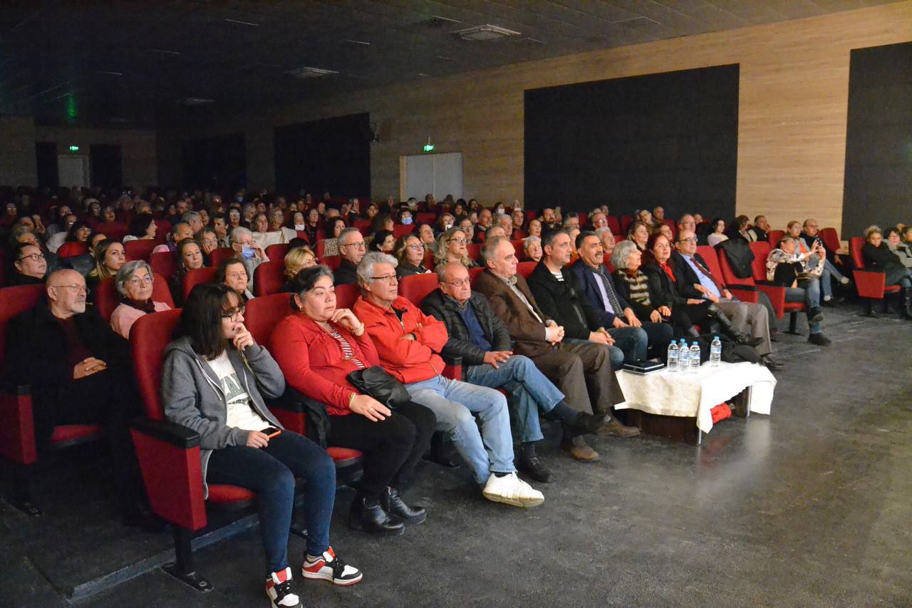 konser-8 EDREMİT BELEDİYESİ’NDEN TÜRKÜ KONSERİ