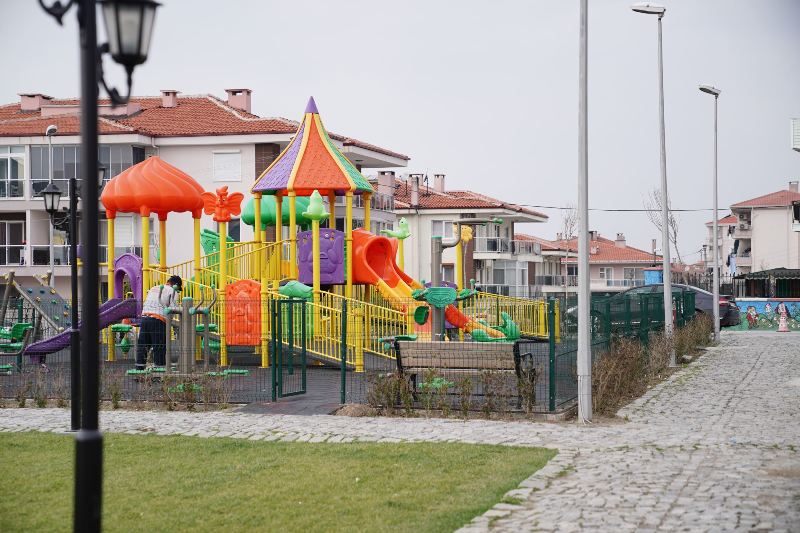 AYVALIKIN-PARKLARINDA-PEYZAJ-DUZENLEMESI-1 AYVALIK’IN PARKLARINDA PEYZAJ DÜZENLEMESİ