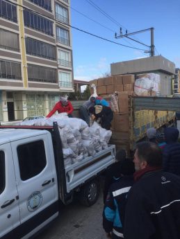 31-259x345 HAVRAN DEPREM BÖLGESİNE HER GÜN YARDIM GÖNDERDİ