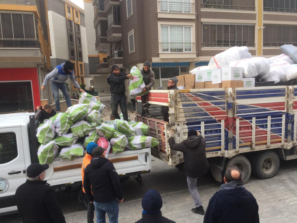 41 HAVRAN DEPREM BÖLGESİNE HER GÜN YARDIM GÖNDERDİ