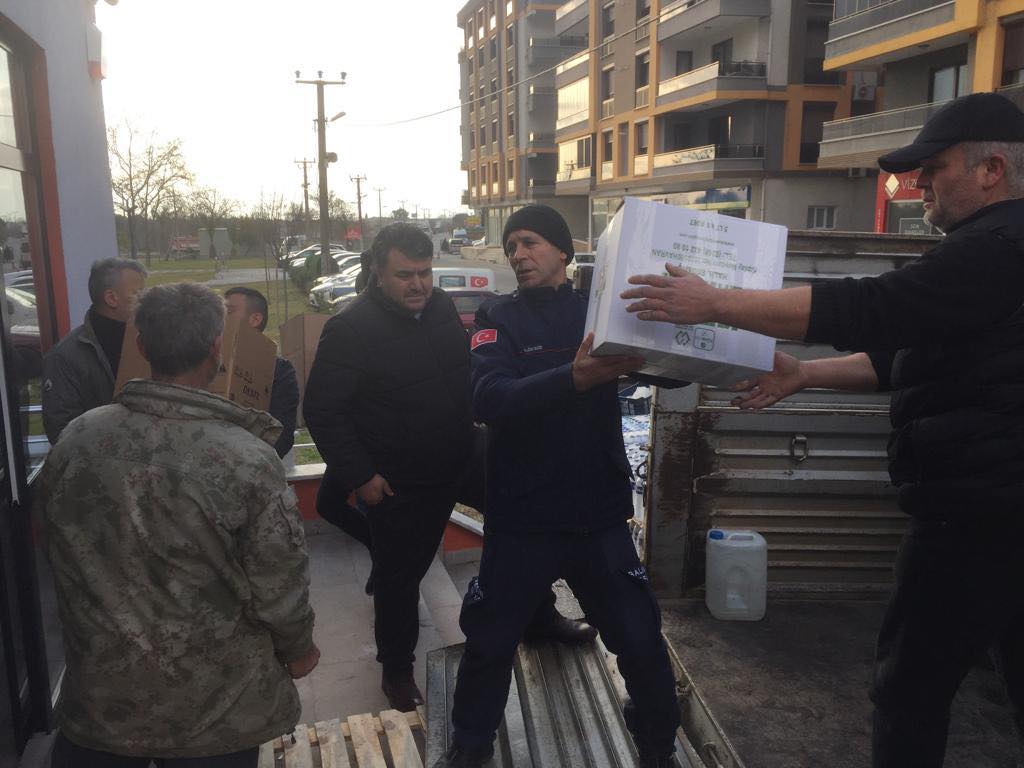 44 HAVRAN DEPREM BÖLGESİNE HER GÜN YARDIM GÖNDERDİ