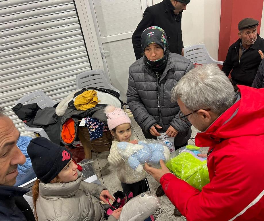 Baskan-Arslan-deprem-bolgesi-11 BAŞKAN ARSLAN, DEPREM BÖLGESİNDE