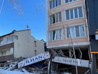 Başkan Arslan, deprem bölgesi (12)