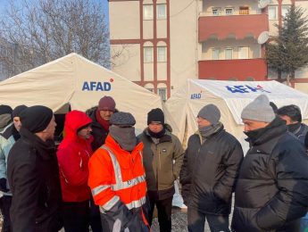 Baskan-Arslan-deprem-bolgesi-15-345x260 BAŞKAN ARSLAN, DEPREM BÖLGESİNDE