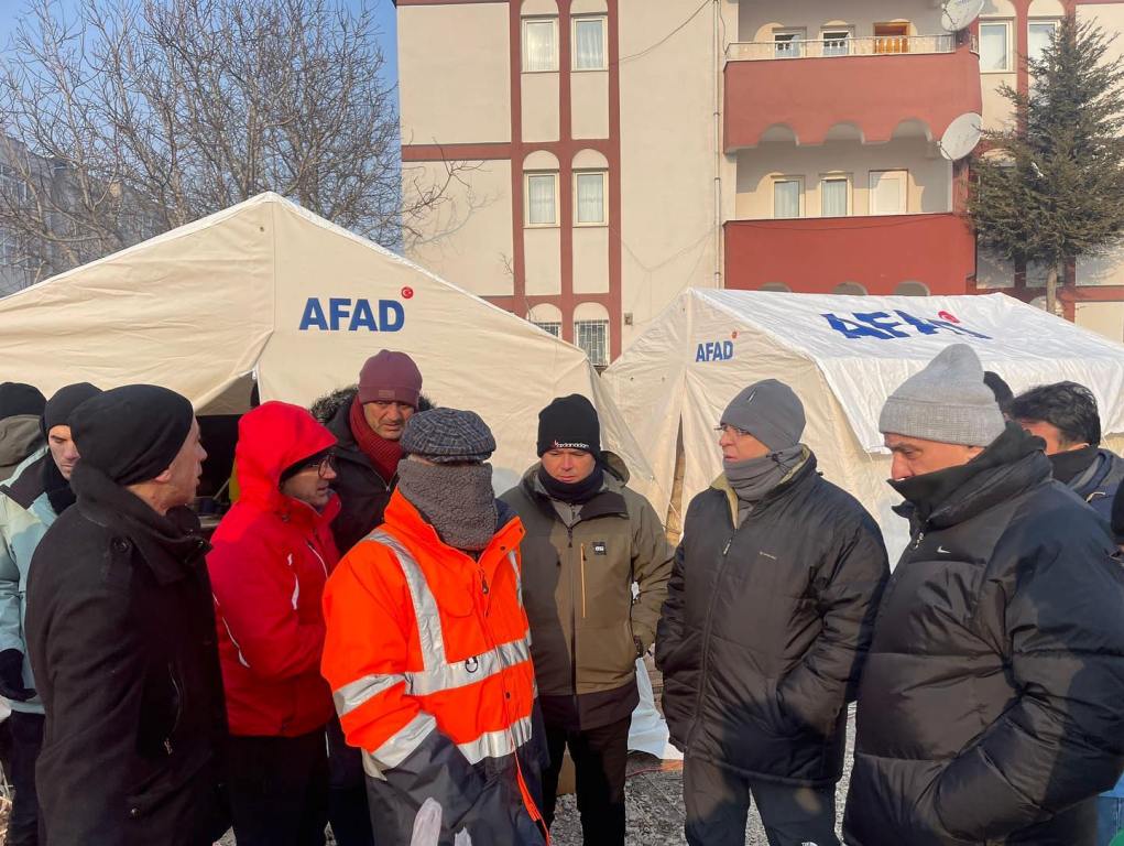 Baskan-Arslan-deprem-bolgesi-15 BAŞKAN ARSLAN, DEPREM BÖLGESİNDE