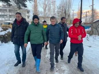 Baskan-Arslan-deprem-bolgesi-19-345x259 BAŞKAN ARSLAN, DEPREM BÖLGESİNDE