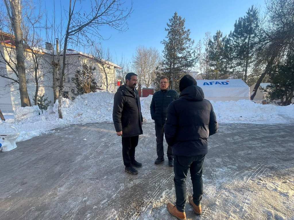 Baskan-Arslan-deprem-bolgesi-20 BAŞKAN ARSLAN, DEPREM BÖLGESİNDE