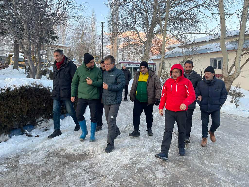 Baskan-Arslan-deprem-bolgesi-21 BAŞKAN ARSLAN, DEPREM BÖLGESİNDE