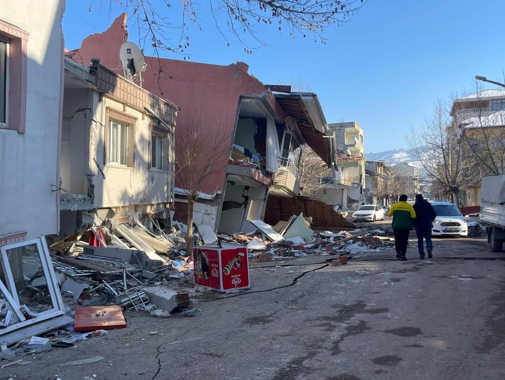 Baskan-Arslan-deprem-bolgesi-8 BAŞKAN ARSLAN, DEPREM BÖLGESİNDE