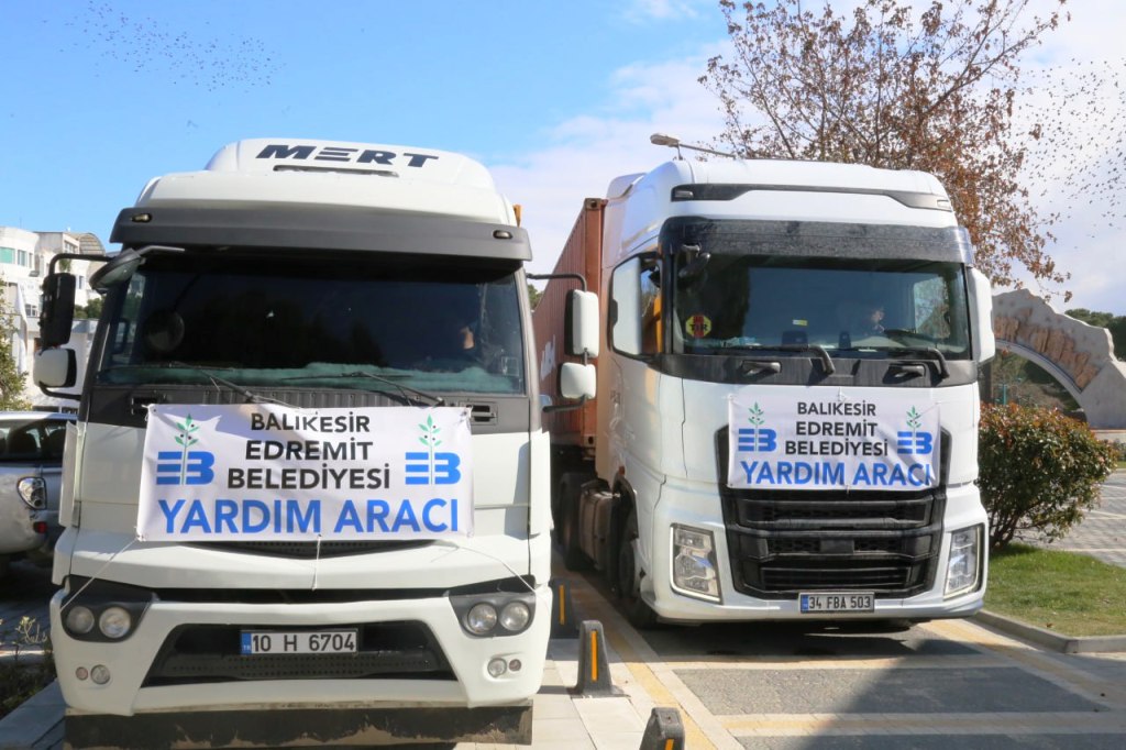 Yardim-konvoylari-1 Edremit’ten 3 günde 17 tır yardım gönderildi
