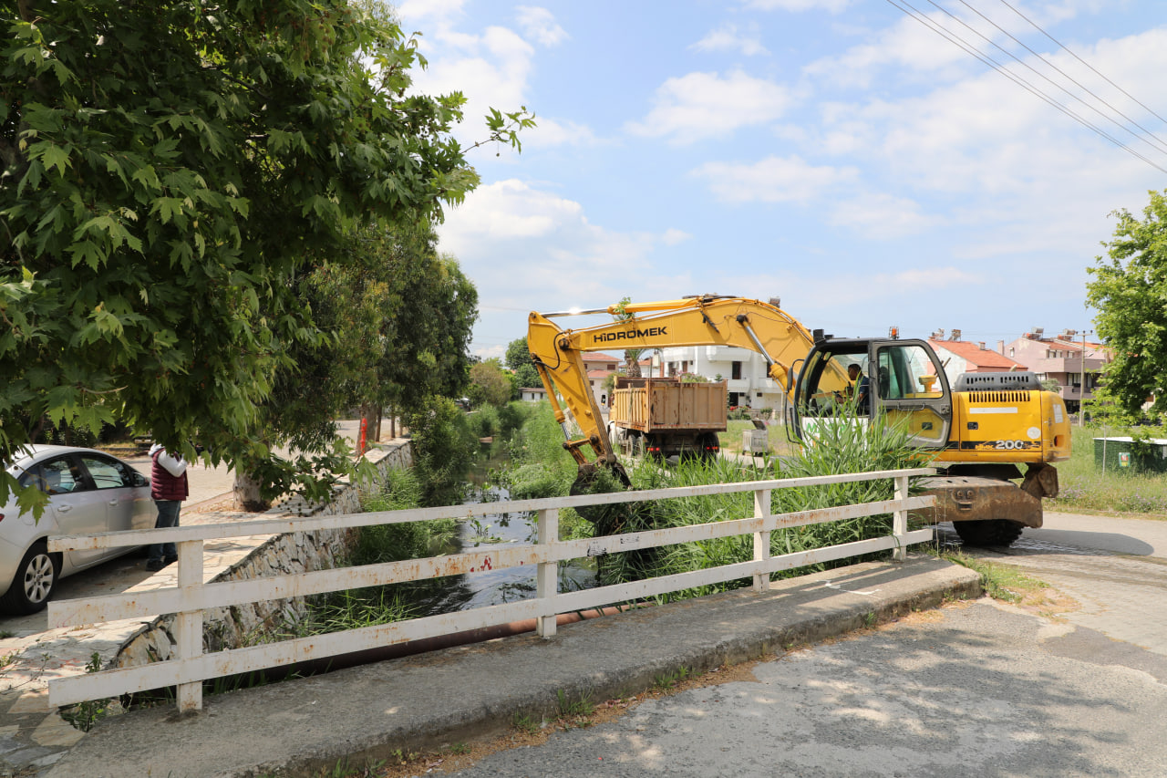 Pina-Deresi-4 Edremitte Dere Yatakları Temizleniyor