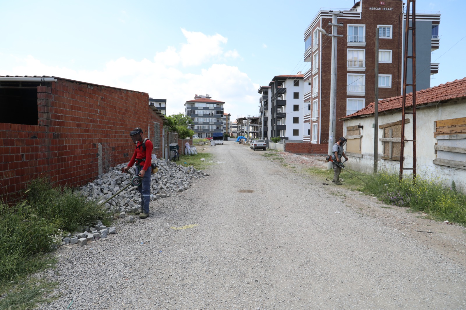 TIRPAN-VE-TEMIZLIK-CALISMALARI-SURUYOR-3 TIRPAN VE TEMİZLİK ÇALIŞMALARI SÜRÜYOR