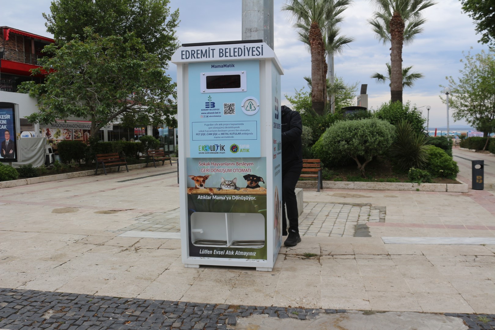 mamamatik-5 ATIKLARINIZ SOKAK HAYVANLARINA CAN OLSUN