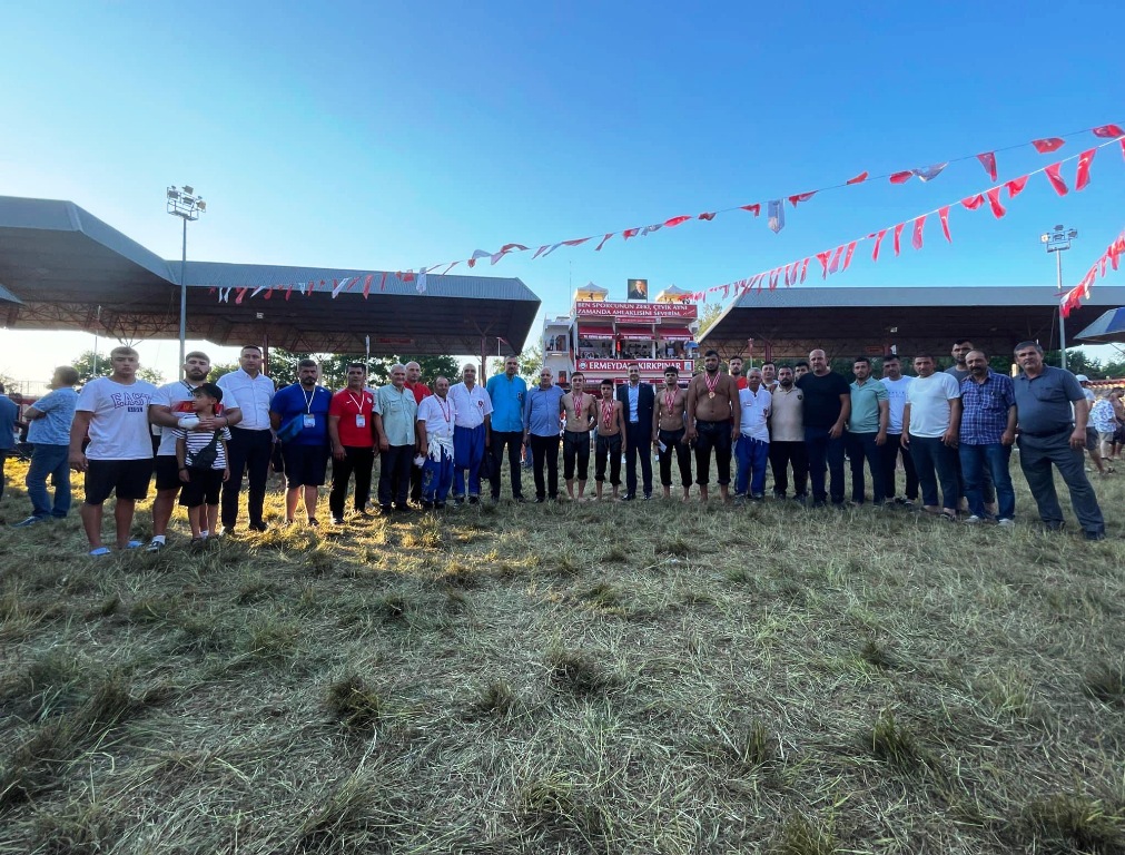 IMG_9984 AHMET AKIN, BALIKESİRLİ PEHLİVANLARI KIRKPINAR’DA YALNIZ BIRAKMADI