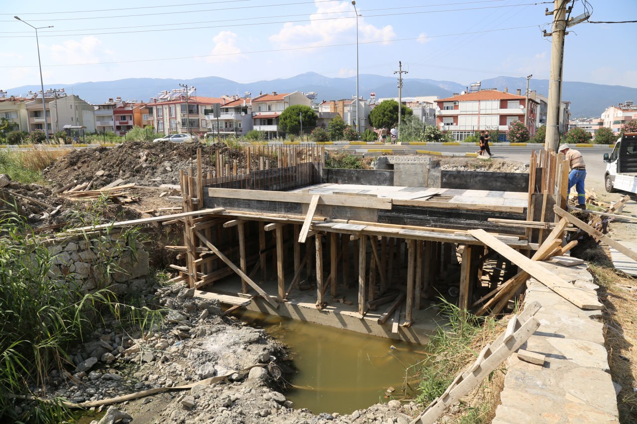 Pina-Deresi-Kopru-Insaati-4 Akçay Pina Deresi’ne yeni köprü yapılıyor