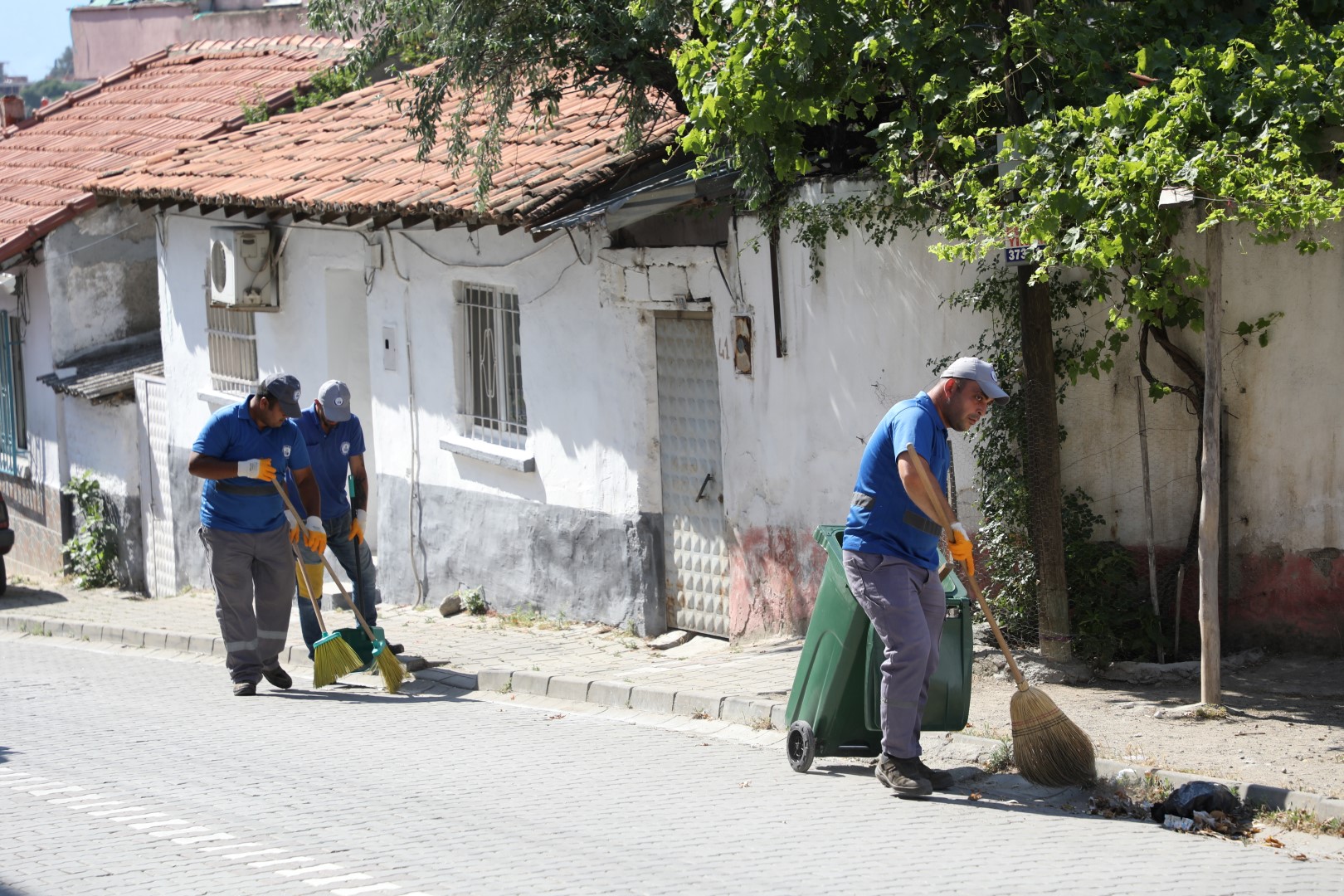 temizlik-8 PIRIL PIRIL EDREMİT İÇİN