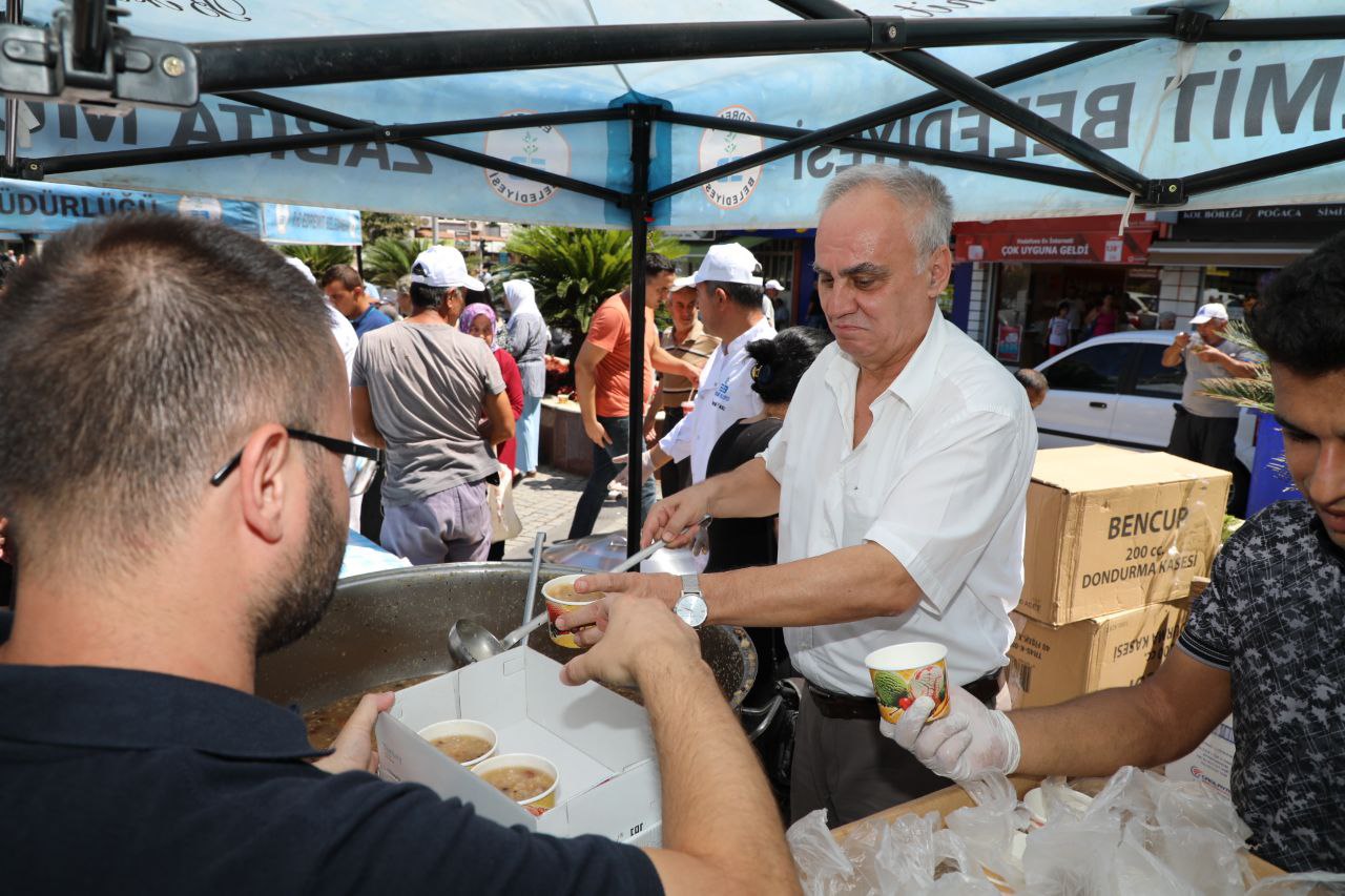 asure-10 Edremit Belediyesinden 15 bin kişilik aşure ikramı