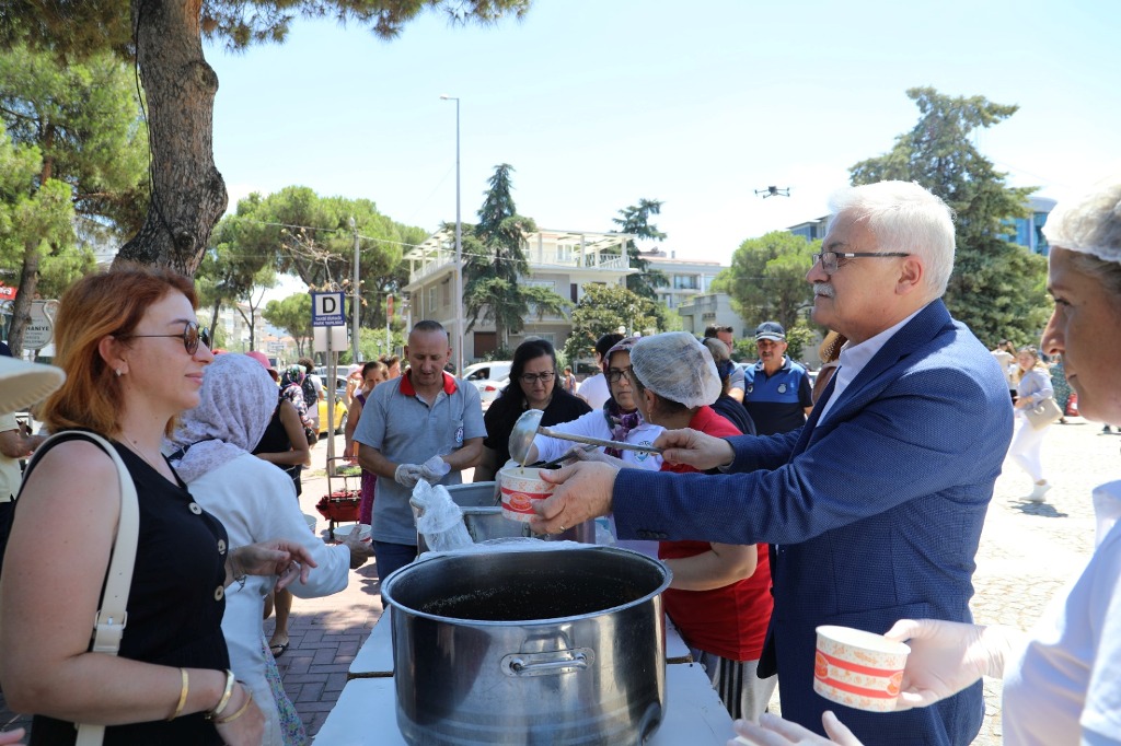 asure-hayri-1- BURHANİYE BELEDİYESİ'NDEN GELENEKSEL AŞURE HAYRI