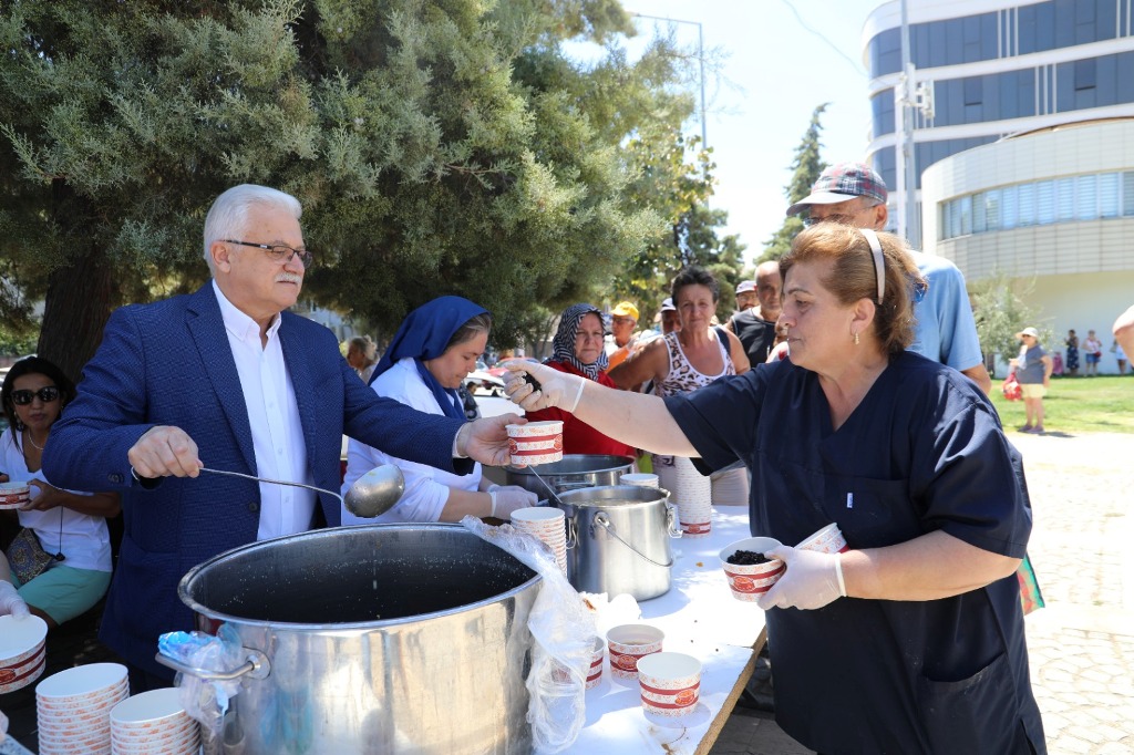 asure-hayri-3 BURHANİYE BELEDİYESİ'NDEN GELENEKSEL AŞURE HAYRI