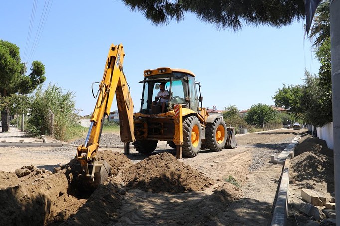 yol-yapim-4 BURHANİYE’DE YOL ÇALIŞMALARI SON SÜRAT DEVAM EDİYOR