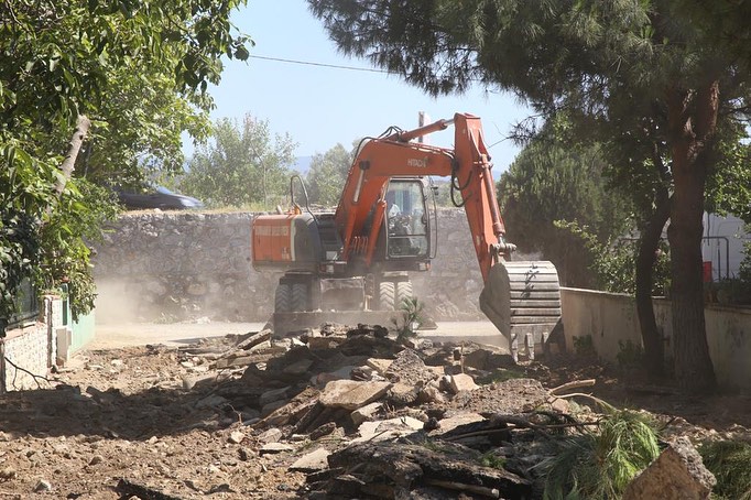 yol-yapim-7 BURHANİYE’DE YOL ÇALIŞMALARI SON SÜRAT DEVAM EDİYOR