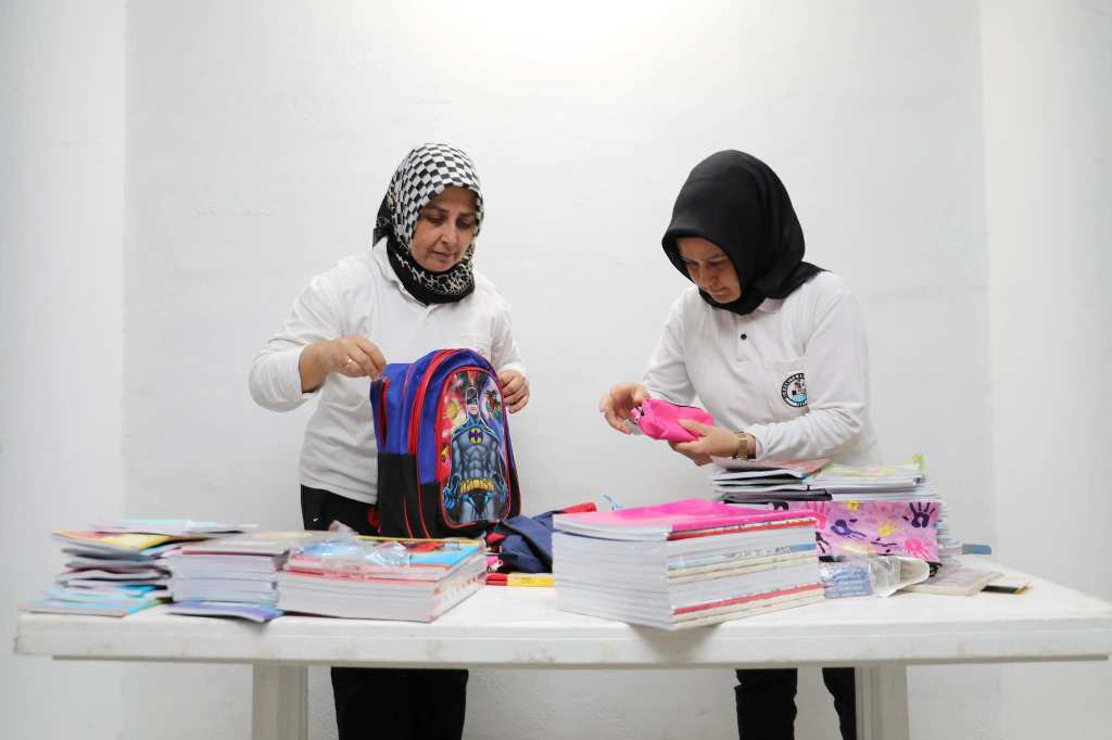 3-2 BURHANİYE BELEDİYESİ’NDEN KIRTASİYE VE EĞİTİM SETİ DESTEĞİ