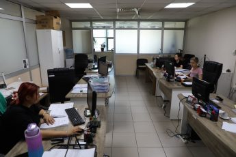 Edremit Belediyesi'nden Kırtasiye Yardımı (1)