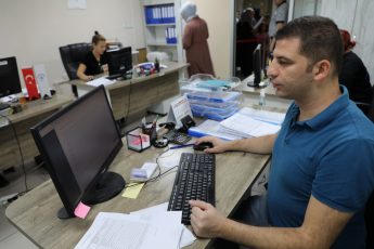 Edremit Belediyesi'nden Kırtasiye Yardımı (2)