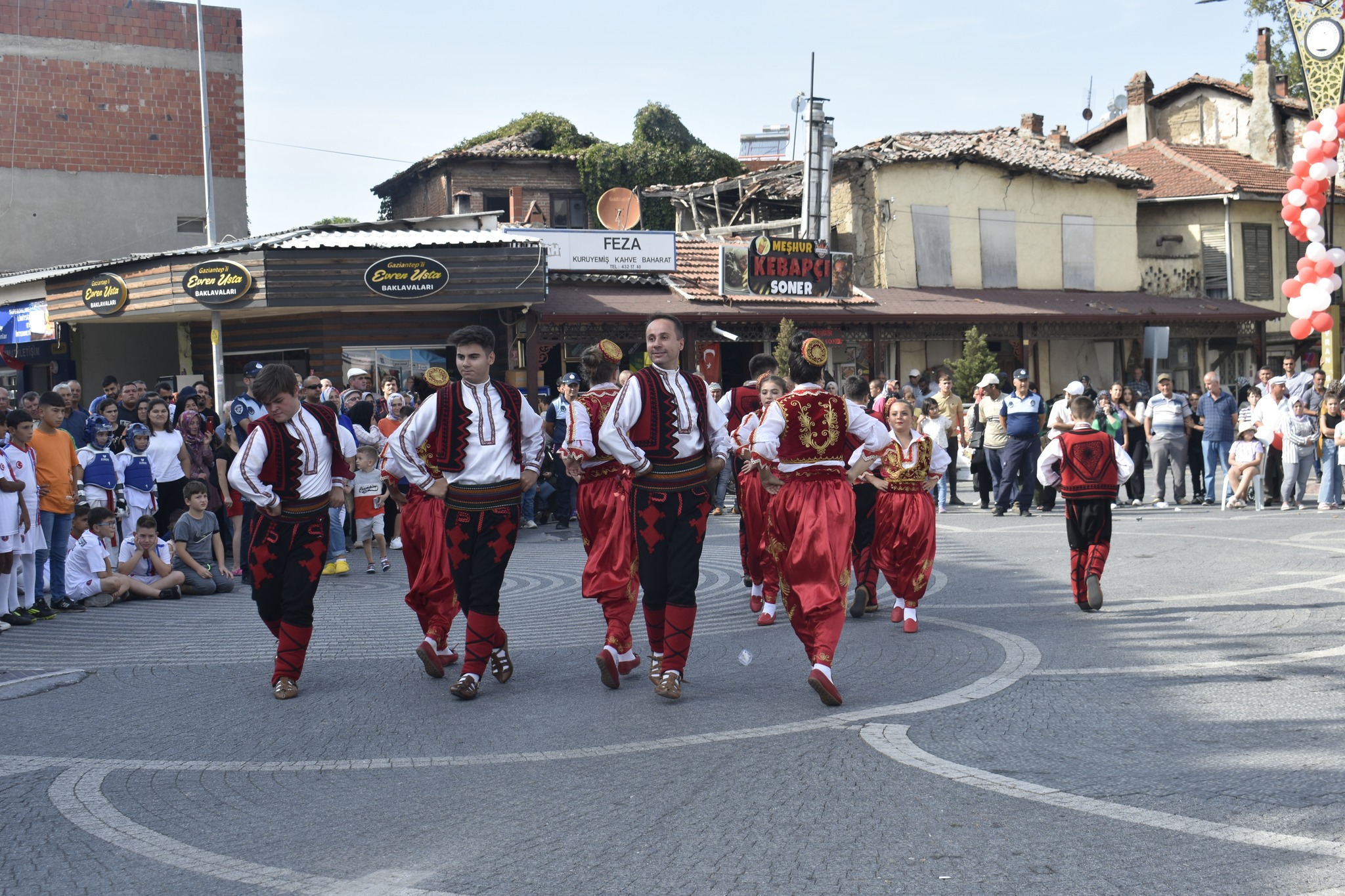 kurtulus-42 Havran'ın Efelerine de Zeybek Fena Yakıştı Yani