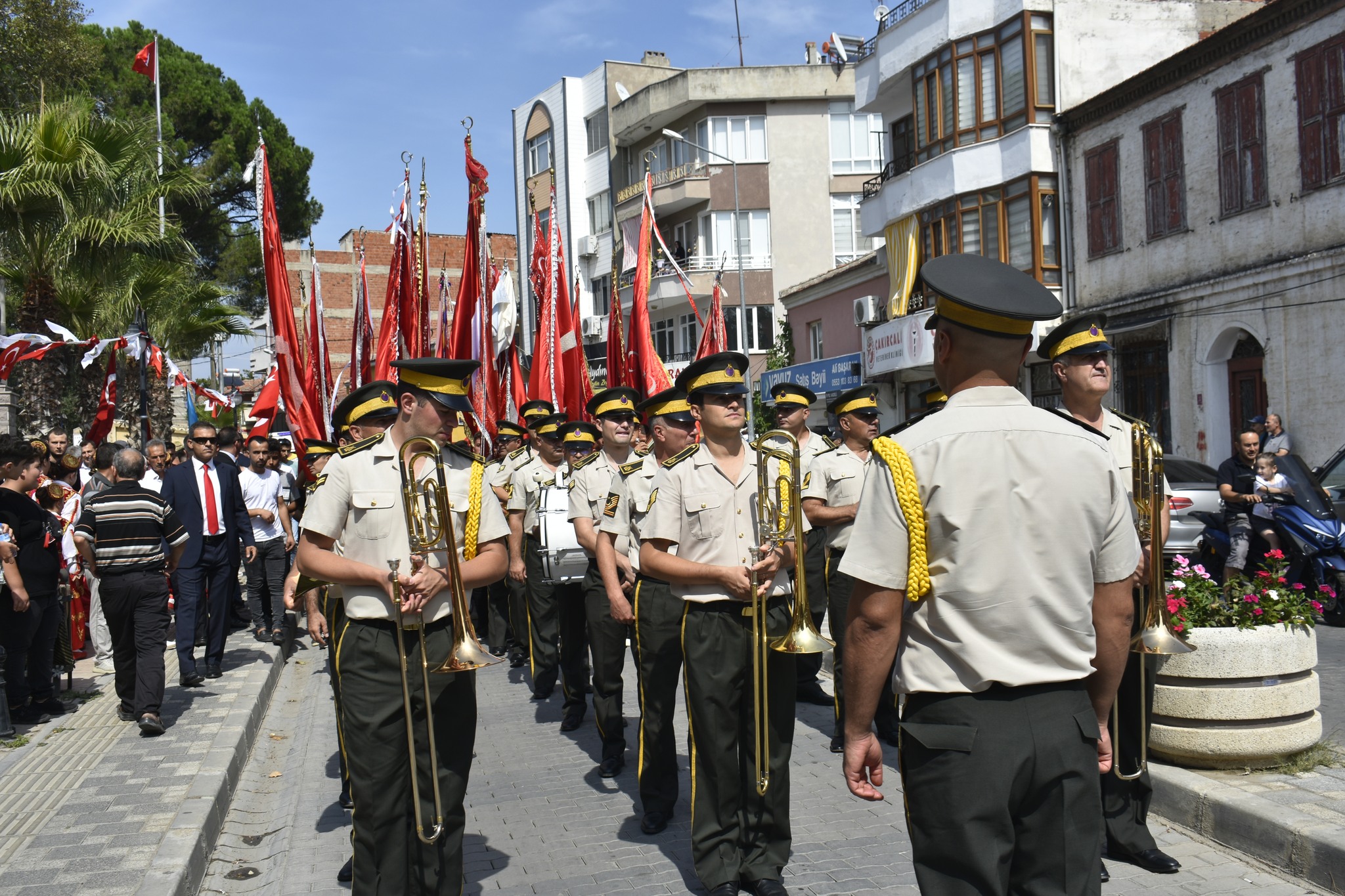 kurtulus-8 Havran'ın Efelerine de Zeybek Fena Yakıştı Yani
