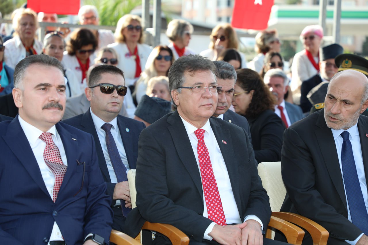 01 Edremit’te Cumhuriyet’in 100. Yılı coşkuyla kutlandı