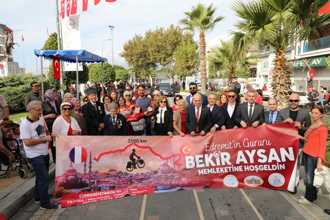 Bekir-Aysann Edremit’te Cumhuriyet’in 100. Yılı coşkuyla kutlandı