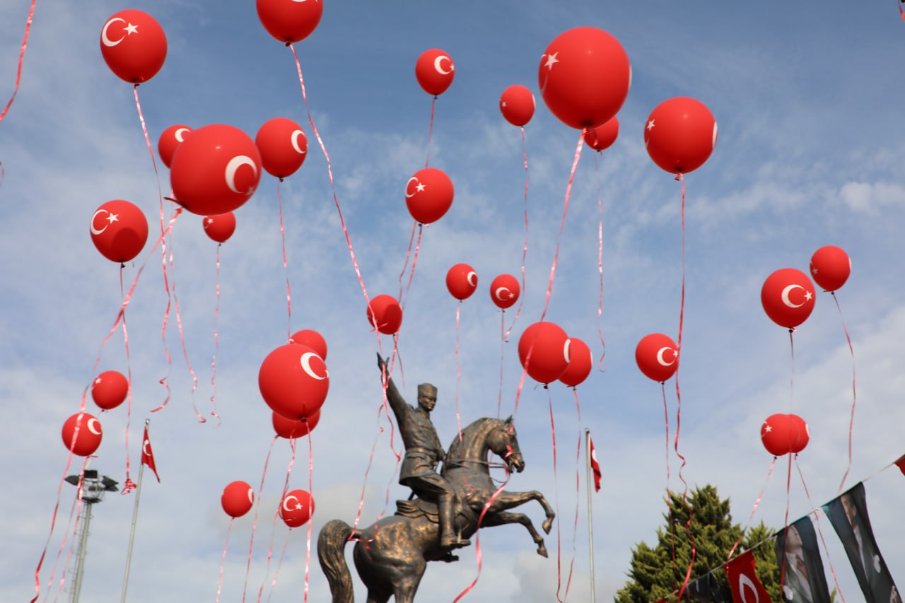 photo_2023-10-29_13-29-41 Edremit’te Cumhuriyet’in 100. Yılı coşkuyla kutlandı