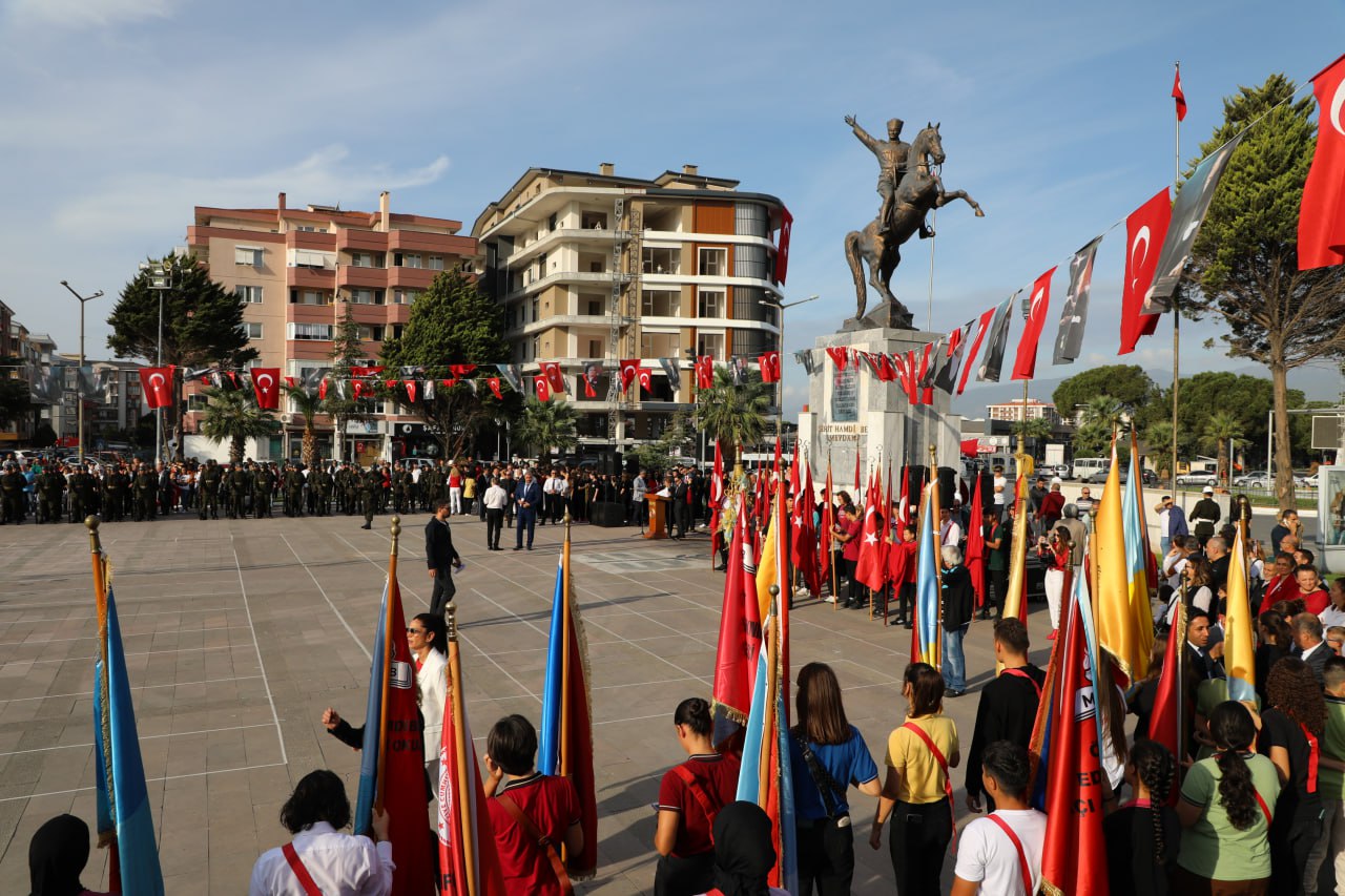 photo_2023-10-29_13-30-36 Edremit’te Cumhuriyet’in 100. Yılı coşkuyla kutlandı