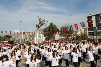 photo_2023-10-29_13-31-24-345x230 Edremit’te Cumhuriyet’in 100. Yılı coşkuyla kutlandı