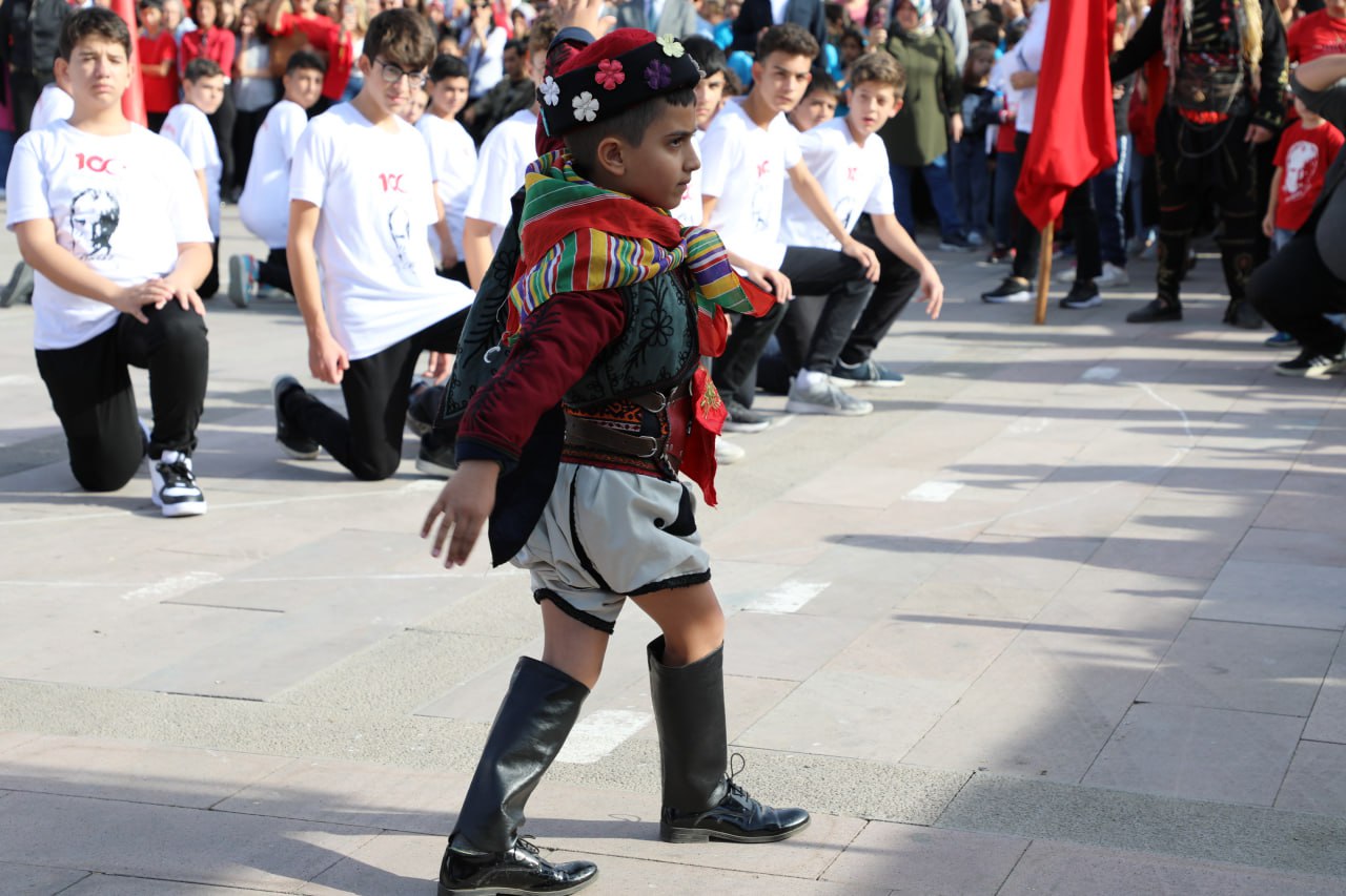 photo_2023-10-29_13-31-30 Edremit’te Cumhuriyet’in 100. Yılı coşkuyla kutlandı