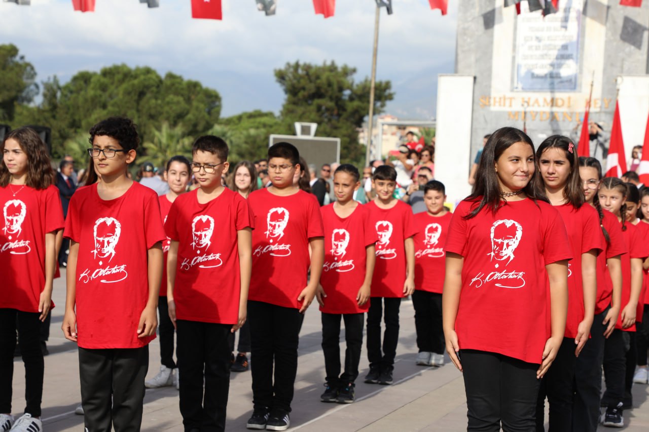 photo_2023-10-29_13-31-41 Edremit’te Cumhuriyet’in 100. Yılı coşkuyla kutlandı